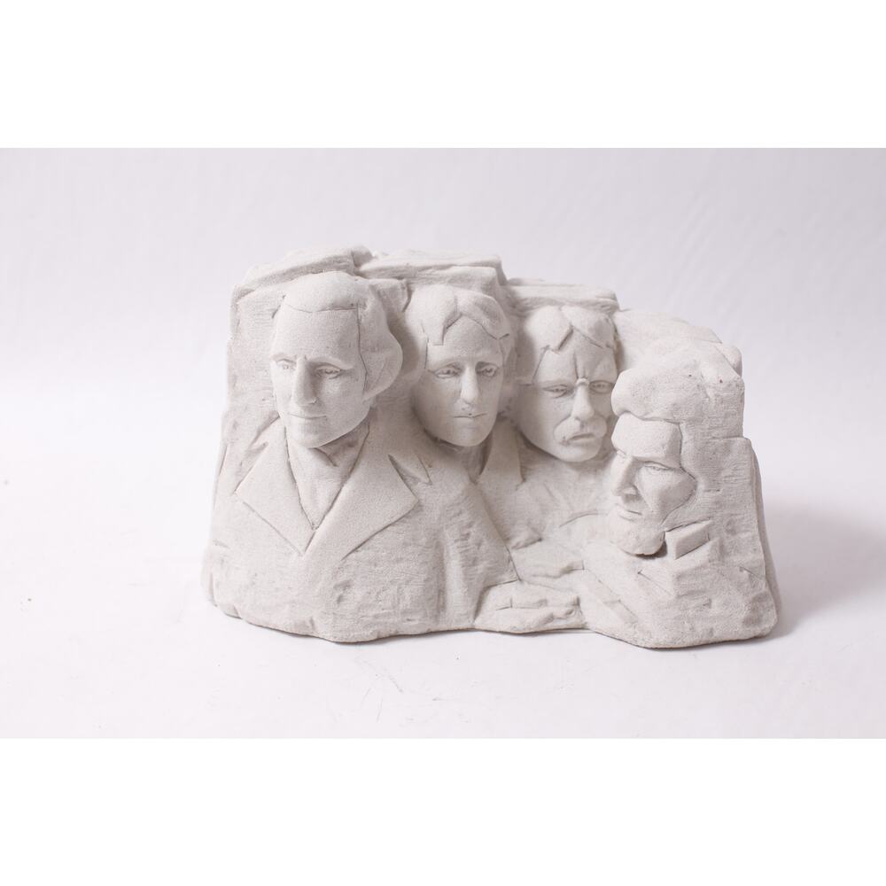 Mount Rushmore National Memorial Souvenir Sand Sculpture